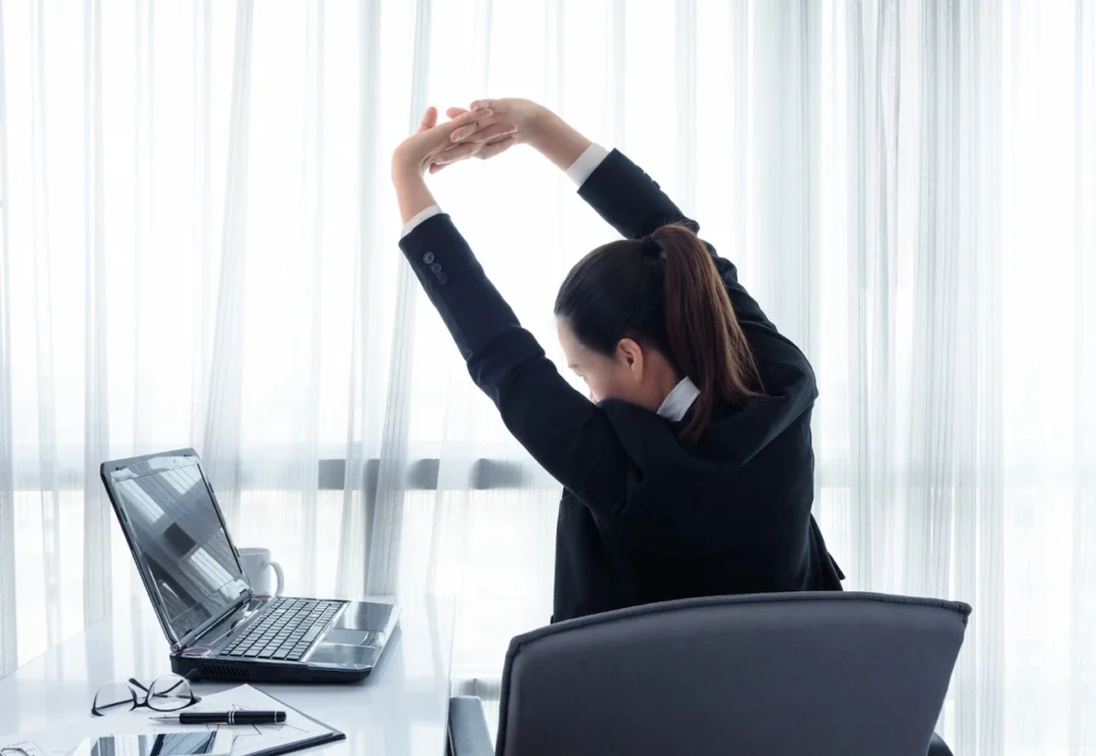 5 Gerakan Efektif di Kantor untuk Atasi Pegal dan Letih dengan Mudah