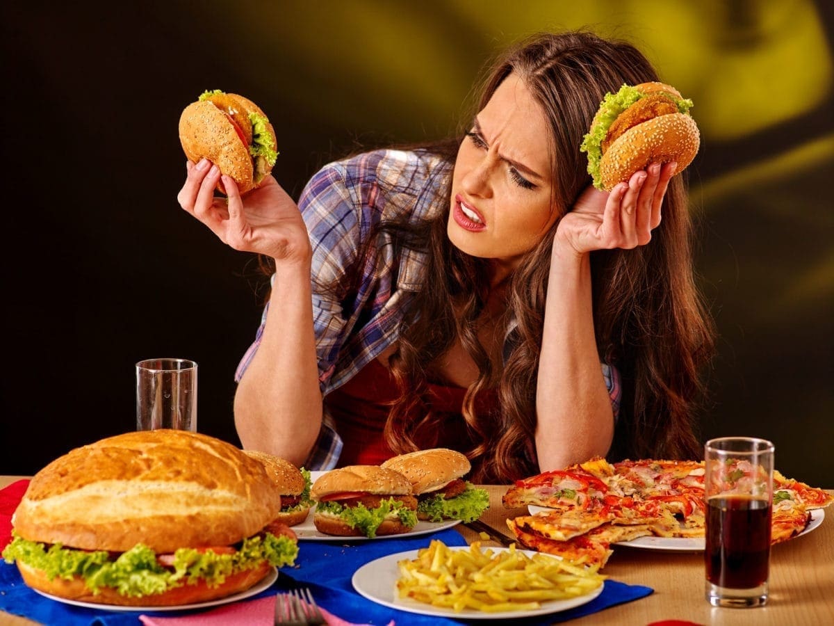 Cara Mengatasi Emotional Eating dan Menghentikan Kebiasaan Makan Saat Stres